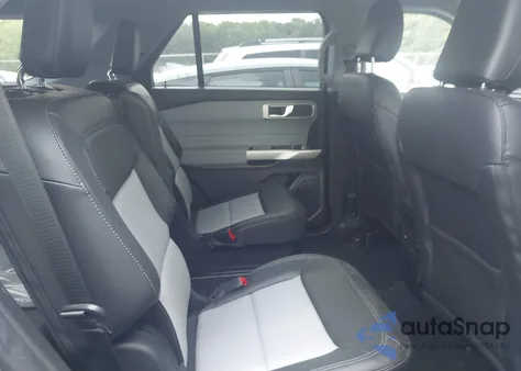 2022 Ford Explorer Xlt z USA, uszkodzony, nr VIN 1FMSK7DH8NGB12227